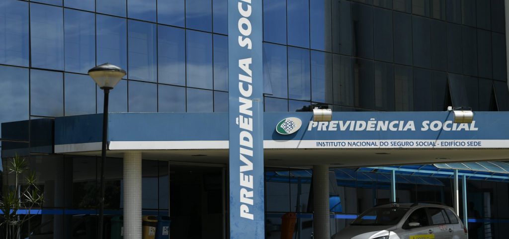 INSS ainda tem estoque com 1,8 milhão de pedidos de concessão de benefício