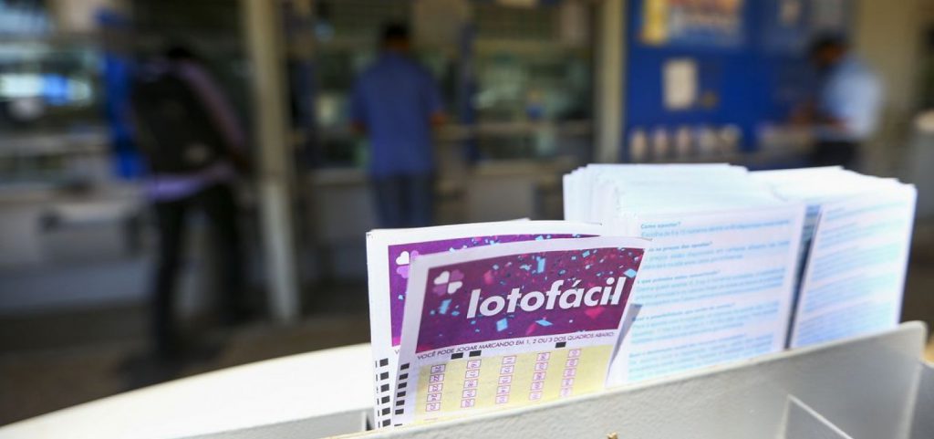 Aposta do interior da Bahia acerta 15 números e leva R$ 1,28 milhão na Loto Fácil